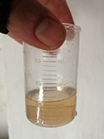 agua destilada con sales del sustrato
